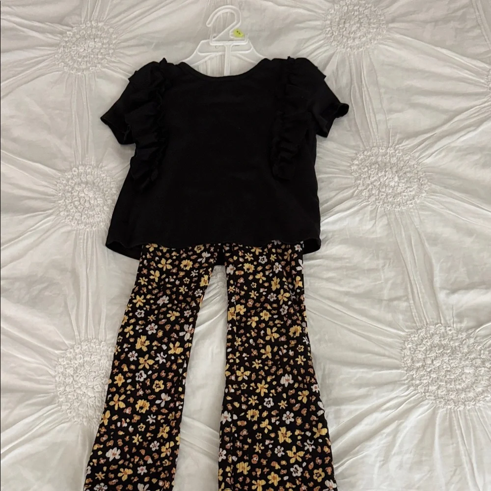 Lot of toddler sets - Picture 2 of 5